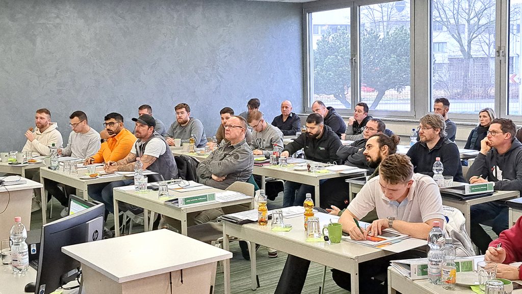 Teilnehmer der Fassadendoktor-Ausbildung 2024 Baustein 1 während Schulung