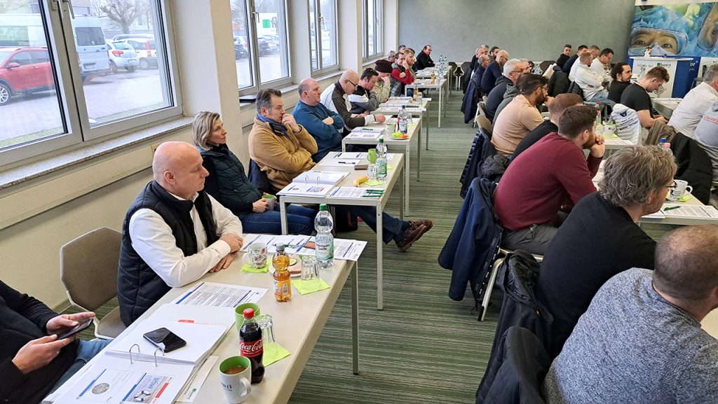 Teilnehmer der Fassadendoktor-Ausbildung 2024 Baustein 4 während Schulung